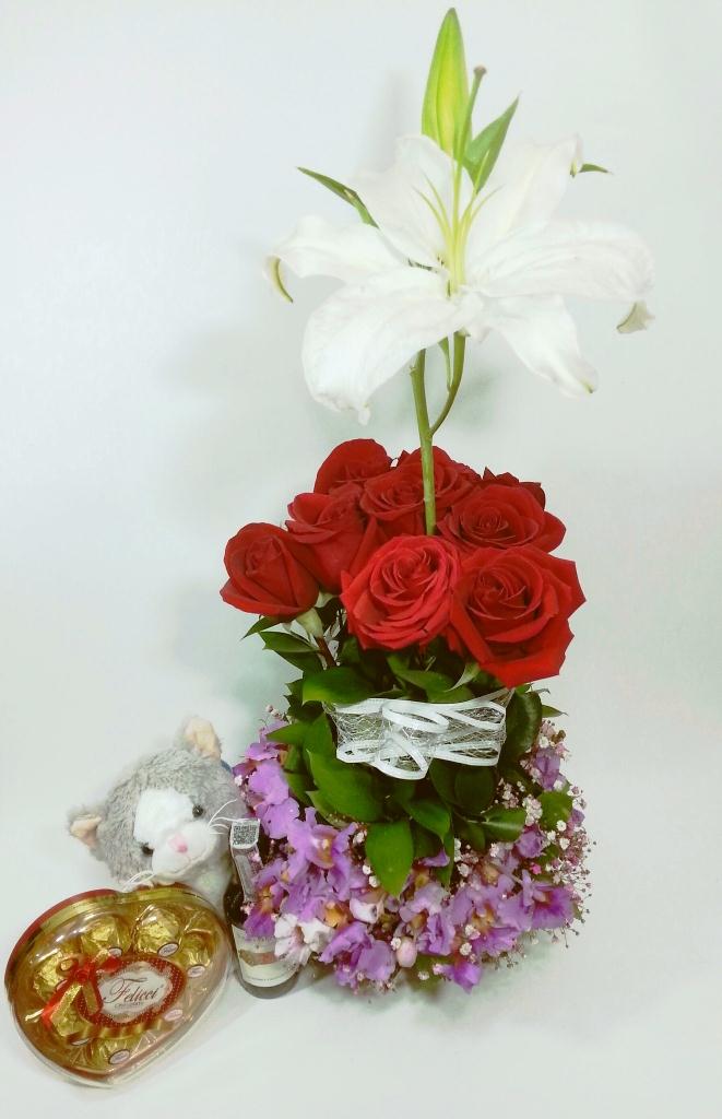 Souris *Arreglo floral - 1 lirio - 6 rosas - Orquídeas -