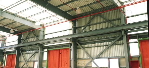 ESTRUCTURAS METÁLICAS Sistemas de estructuras metálicas para ser utilizados principalmente en edificios de infraestructura tales como talleres, bodegas, etc.