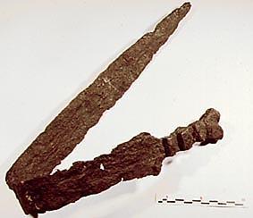 1 2 3 4 Fig.50. 1- Espada Tipo VII.A (La Azucarera, Alfaro) (sg. Iriarte et alii, 1996:185); 2- Espada Tipo VII.B. (Atance)(Fto: https://www.uam.es/proyectosinv/equus/warmas/tipolog/fig17.