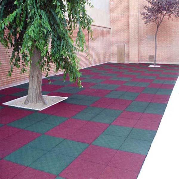 Instalación Para una perfecta instalación, el suelo sobre el que se quiere colocar el pavimento de caucho debe estar LISO, FIRME, LIMPIO y SECO.