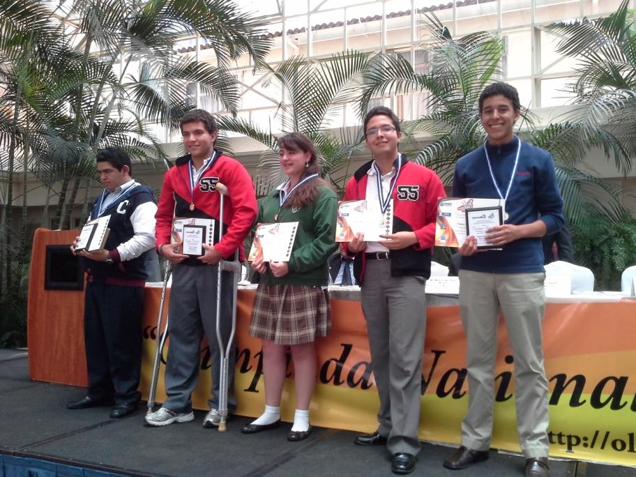 Premiaciones 2014 en el área de matemática: Oscar Godoy. Campeón nacional en la categoría de matemática de primer curso. Dino Chulac.