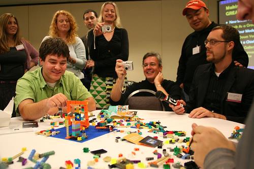 Construye en equipo la educación del siglo XXI gracias al método LEGO SERIOUS PLAY.