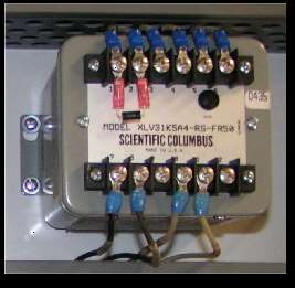 Sistema RPC Transductor de KVAR El Transductor de KVAR analiza la entrada de referencia de la corriente desde