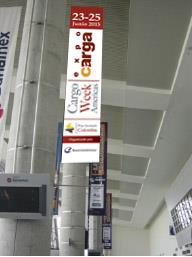 Banners en columnas de concourse Sala B y C Banners colocados frente al registro y entradas principales al piso de exposición con los que la marca tendrá una gran presencia de marca y generará un