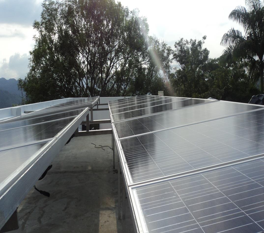 Paneles solares sobre cubierta plana Implementación de sistemas solares