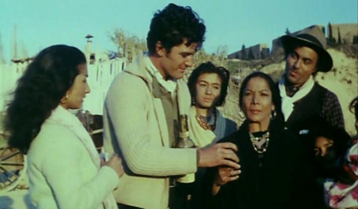 La obra se popularizó gracias a la película Los Tarantos, de Francisco Rovira Beleta, y en ella concurrieron varios aciertos: las interpretaciones de Carmen Amaya (última película que hizo) y Antonio