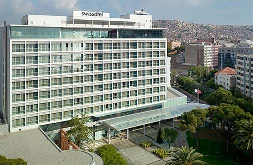 DESCRIPCIÓN DE HOTEL EN SMIRNA SWISS HOTEL GRAND EFESO El Swissôtel Grand Efes, Izmir se encuentra convenientemente ubicado enelcorazóndel centrocomercialde Izmir,enunexuberantejardíncon
