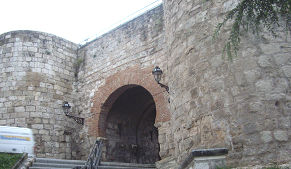 Monasterio de San Juan y su portada Monumento al Cid en el centro de Burgos Arco de. Casa del Cordón Puerta mudéjar de San Martín S.XIV.