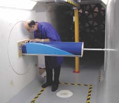 Comportamiento aerodinámico Proceso por etapas: Coeficientes de forma a partir de códigos Túnel de viento sin capa límite + control estático Túnel de