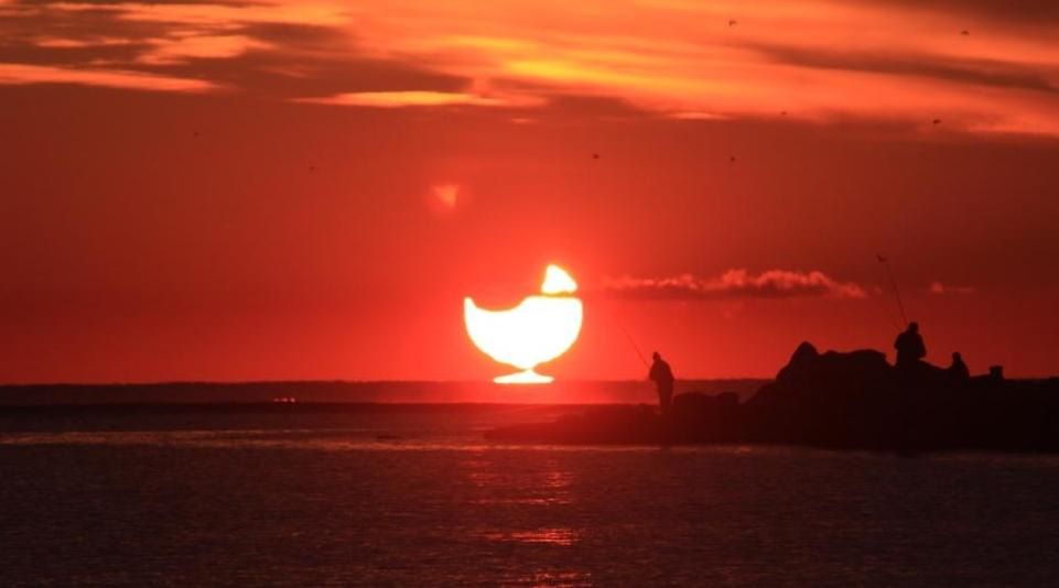 Eclipse de Sol del 4 de enero de 2011 desde las playas de Málaga capital.