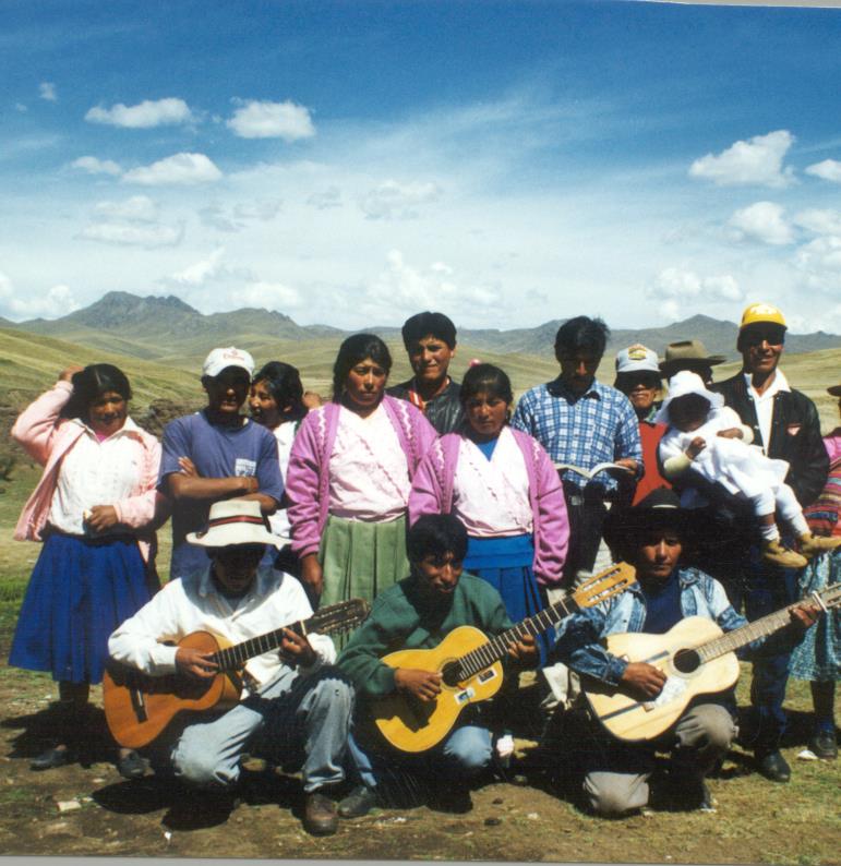 FOTO N 06. La diversidad cultural de la región también es reconocida, vista de poblaciones selváticas y andinas en diferentes ámbitos del departamento. Principales Indicadores De La Poblacion 1.