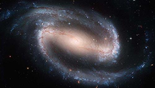 5 B La Vía Láctea es una galaxia tipo espiral, como la que se muestra en la figura: 6 A Según la teoría de Laplace, una inmensa nube de polvo y gas estelar comenzó a contraerse por efectos de la