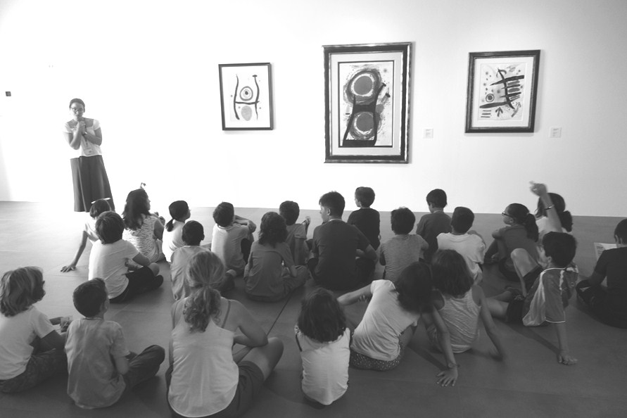 SECUNDARIA Y BACHILLERATO Una de las características más importantes de la obra de Joan Miró fue la creación de su repertorio simbólico, que fue ganando protagonismo especialmente a partir de los