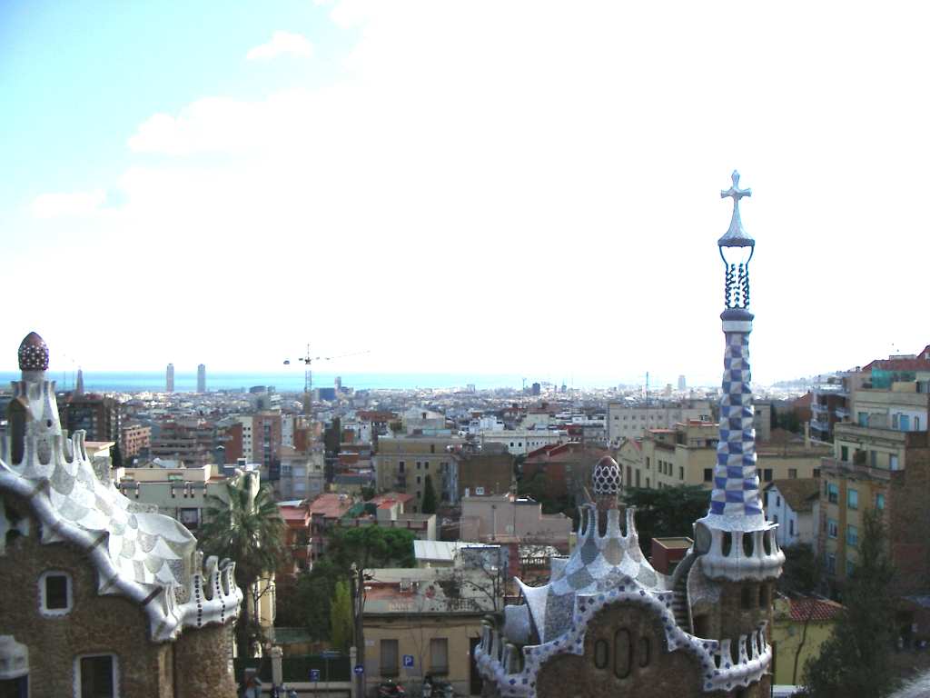 [10] Localitzeu sobre la vista de Barcelona des de la Plaça: Les torres del port olímpic, La Sagrada Família, El pavelló de porteria i El pavelló de serveis [11] [ELS VIADUCTES] A l esquerra de la