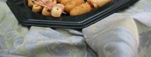 Aperitivos, Finger Food y Canapés Gourmet Hojaldritos Variados (1Kg.) 30,00 Palitos de Queso Parmesano, Anchoa, Chistorra, Salmón, Miniquiche (Bandeja 250 gr.