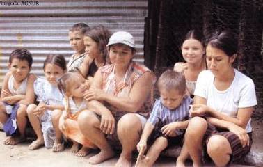 SUPERACIÓN DE LA POBREZA Red de Seguridad Alimentaria - ReSA Estrategia Juntos Familias en Acción Atención a Desplazados Apoyo psico-social a niños y jóvenes Batuta Infraestructura
