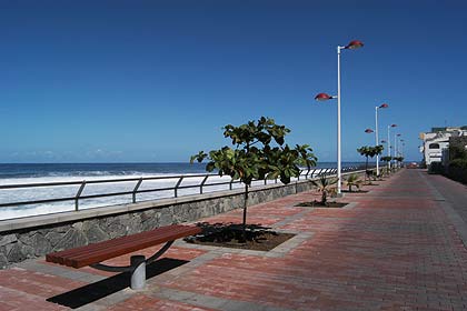10. Actuaciones: Santa María de Guía Nuevo paseo marítimo en San Felipe Al bello conjunto histórico del casco y a sus importantes