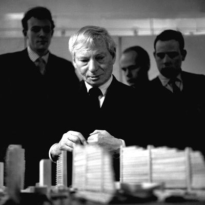 Louis Kahn 1950- Asesor de la planificación urbana y de la vivienda en Israel 1953- Miembro del American Institute of Architects (AIA) Academia de