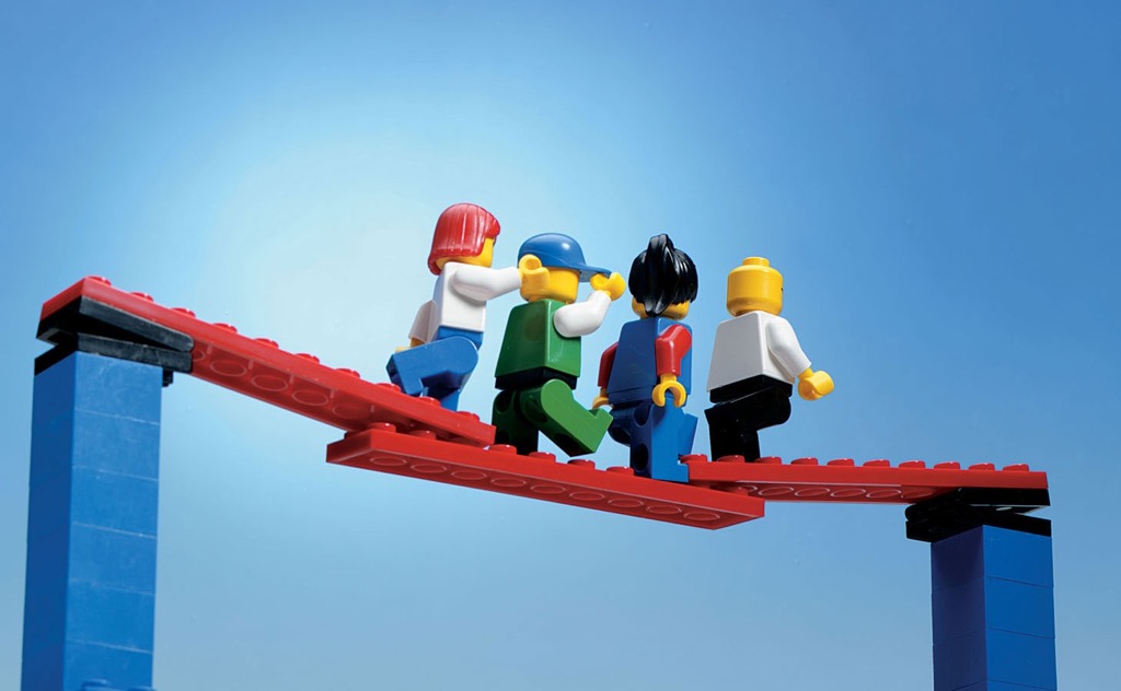 Adaptación a familias y grupos no empresa La metodología de Lego Serious Play es aplicable al trabajo con familias y grupos no empresariales (alumnos de una clase con su profesor, claustro del