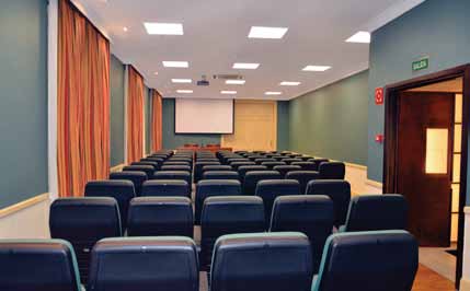 SALÓN MIGUEL DUQUE Sala de reciente remodelación, ha sido adaptada para conferencias y presentaciones con la incorporación de cómodas butacas ergonómicas y abatibles que hacen de él un