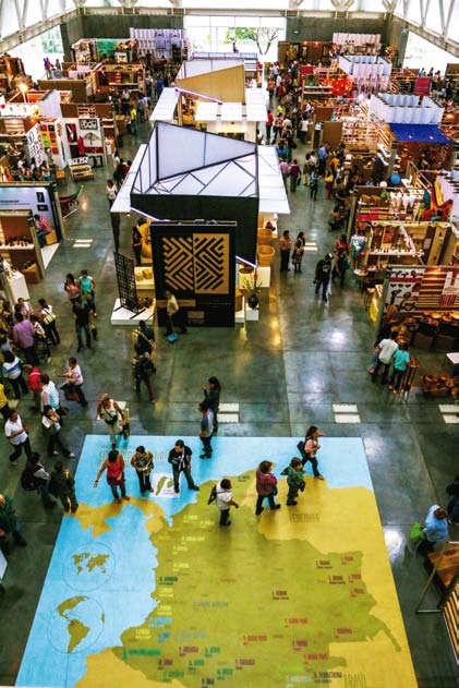 EXPOARTESANO LA MEMORIA, es reconocido como un espacio de encuentro de culturas y saberes provenientes de diferentes zonas del país, en donde se reúne lo más selecto del sector artesanal colombiano