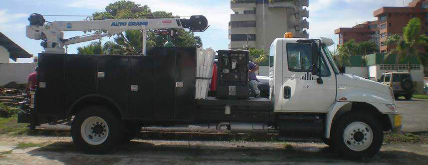 Camión de Servicio Pesado con Grúa Telescópica y Máquina de Soldar Equipamiento Soldadora/Generador MILLER accionado por