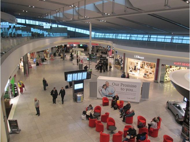El aeropuerto es el primer y el último edificio que recorren los turistas cuando llegan o abandonan un destino.