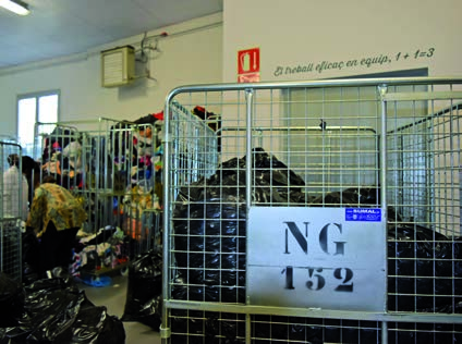 E. ESTALVI AMB LA XARXA DE CONTENIDORS DE LA ROBA La xarxa de 55 contenidors de Nougrapats ha recollit 215.000 kg, un 22% més que l any 2014. 175.