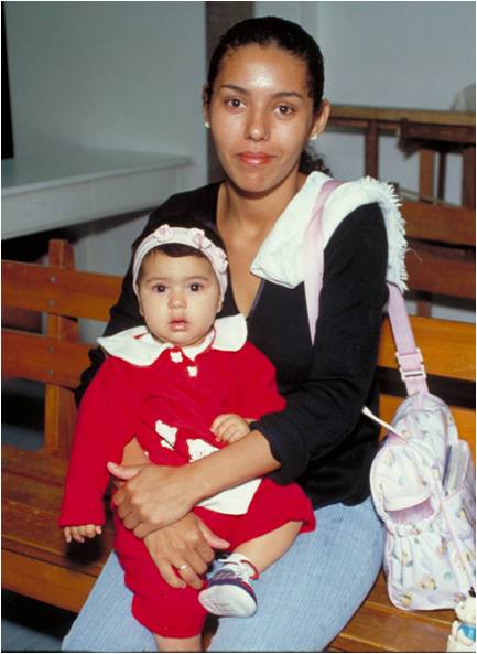 REPUBLICA DE HONDURAS Situación n Socio - Demográfica v tasa de mortalidad materna (108 x 100,000 Nacidos Vivos) v La mortalidad infantil: alta en relación al