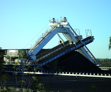 Recogedores de Carbón y Yeso Recomendaciones de diseño Los recogedores para pilas de almacenamiento de carbón, utilizan cadenas de paso largo (Mallas rectas) en sus sistemas de transportadores.