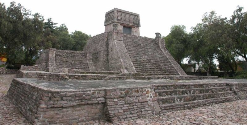 HISTORIA A finales del siglo XI, un pueblo originario de un país septentrional, llamado Amaquemecan, abandona su lugar de origen y avanzaron hacia el sur siguiendo a su rey Xólotl, quien estableció