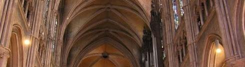 Página1 La catedral de Chartes. 1. La arquitectura. Introducción. Nos encontramos ante la Catedral de Chartres que pertenece al arte Gótico Francés y fue realizada a finales del siglo XII.