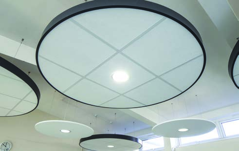 AXIOM Circular Canopy es un sistema de techo modular, la creación de Nubes de techo en forma de kits listos para montar utilizan paneles estándar.