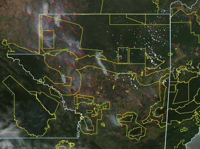 Como se pude observar en la siguiente imagen MODIS del satélite AQUA (Rapid Response), de fecha 22 de marzo del año 2005, varios puntos de calor y plumas de humo se localizaban principalmente dentro
