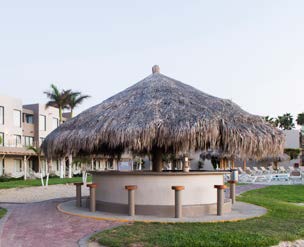 Un espacio exterior justo al lado del Estero de San José para eventos privados, cenas, cócteles o bodas.