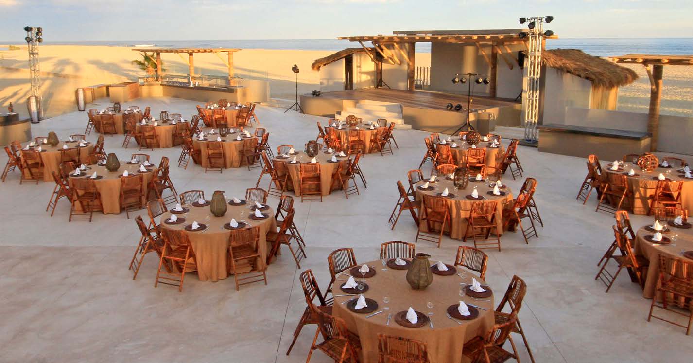 La Terraza es un espacio ideal para realizar tus eventos con una increíble vista al mar y capacidad para 400 personas en banquete y hasta 600 en cóctel.