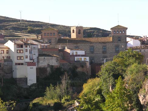 último es un pueblo amurallado de gran sabor medieval. Berlanga de Duero cuenta con un castillo amurallado.