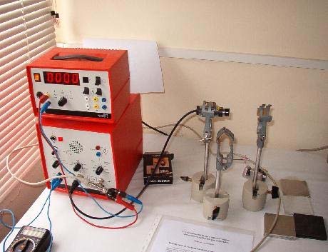 Cámaras o detectores de ionización gaseosa: Geiger-Müller (β, portátiles). Contadores de centelleo: R : espectrómetro de INa(Tl).