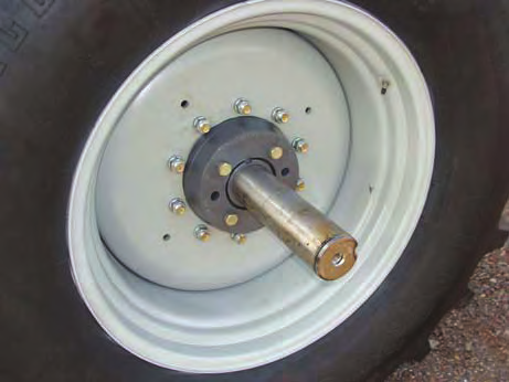 . Especificaciones Técnicas 18 - Torque de ajuste de los tornillos o tuercas de las ruedas Delantero Rodado simple Trasero