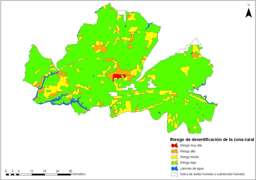 riesgo de desertificación medio-bajo, siendo menos del % de la superficie total de la zona rural con riesgo alto y muy alto.
