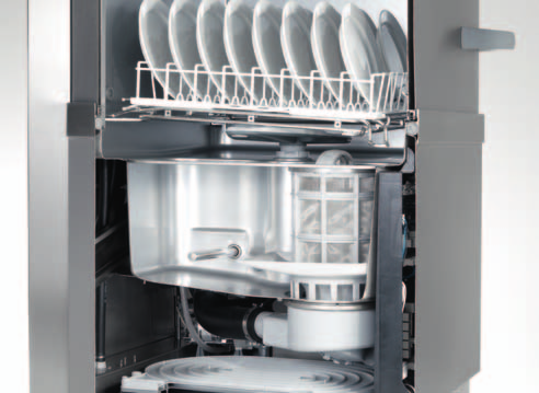 Aumento de la velocidad para un mayor rendimiento Interior de la máquina y soporte (transversal) Programas más cortos Los lavavajillas de cúpula de Winterhalter disponen por primera vez de una