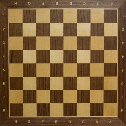 Tablero de Ajedrez de madera caoba 270 Medidas del Tablero: 54,5 cm x 54,5 cm x 1,5 cm Medidas de las Casillas: 5,7 cm