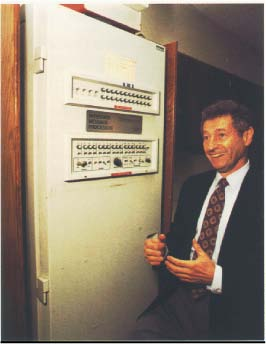 1961 Introducción histórica 1968 Leonard Kleinrock publica el primer artículo sobre conmutación de paquetes Proyecto ARPA para crear la ARPANET.