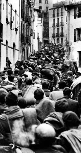 S U M A R I O Entre enero y febrero de 1939, cerca de medio millón de españoles 295.000 militares y 170.000 civiles cruzaron la frontera para entrar en Francia.