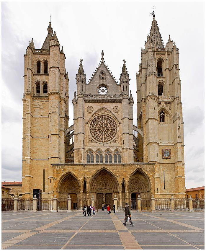 Catedral de León: Es la catedral gótica más iluminada en su interior de todas las españolas.