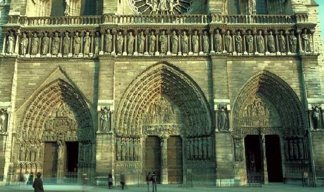 Notre Dame (París) Mientras tanto, la altura de las catedrales ha ido