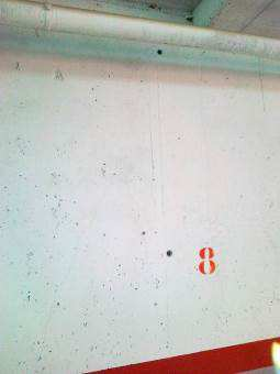 Fotografías nº 59 - Informe CEMOSA 2012 Fotografía nº 60 Inspección CEMOSA 2015 Comparación de fisura de trayectoria vertical en muro de sótano