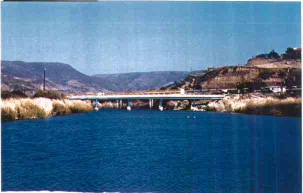 Figura 4. Bocana del Arroyo El Descanso (= La Posta), Rosarito, Baja California, México. Ubicación Geográfica: 32 12' 09,3" N, 116 54' 47.8" W. Región Hidrológica: RH-1C.