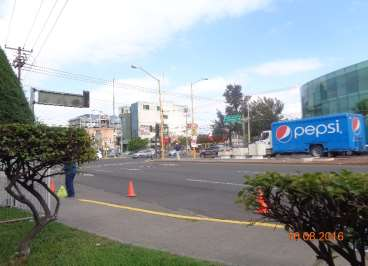 Pintando guarnición por boulevard Aguascalientes y