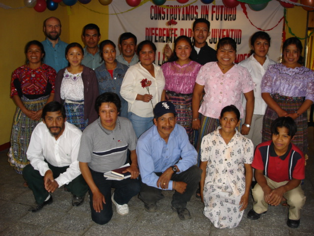 ANTECEDENTES La Coordinadora Campesina Kab awil, surge en los años 90 s como una expresión del pueblo indígena y campesino asentado en comunidades del área rural del occidente de Guatemala.